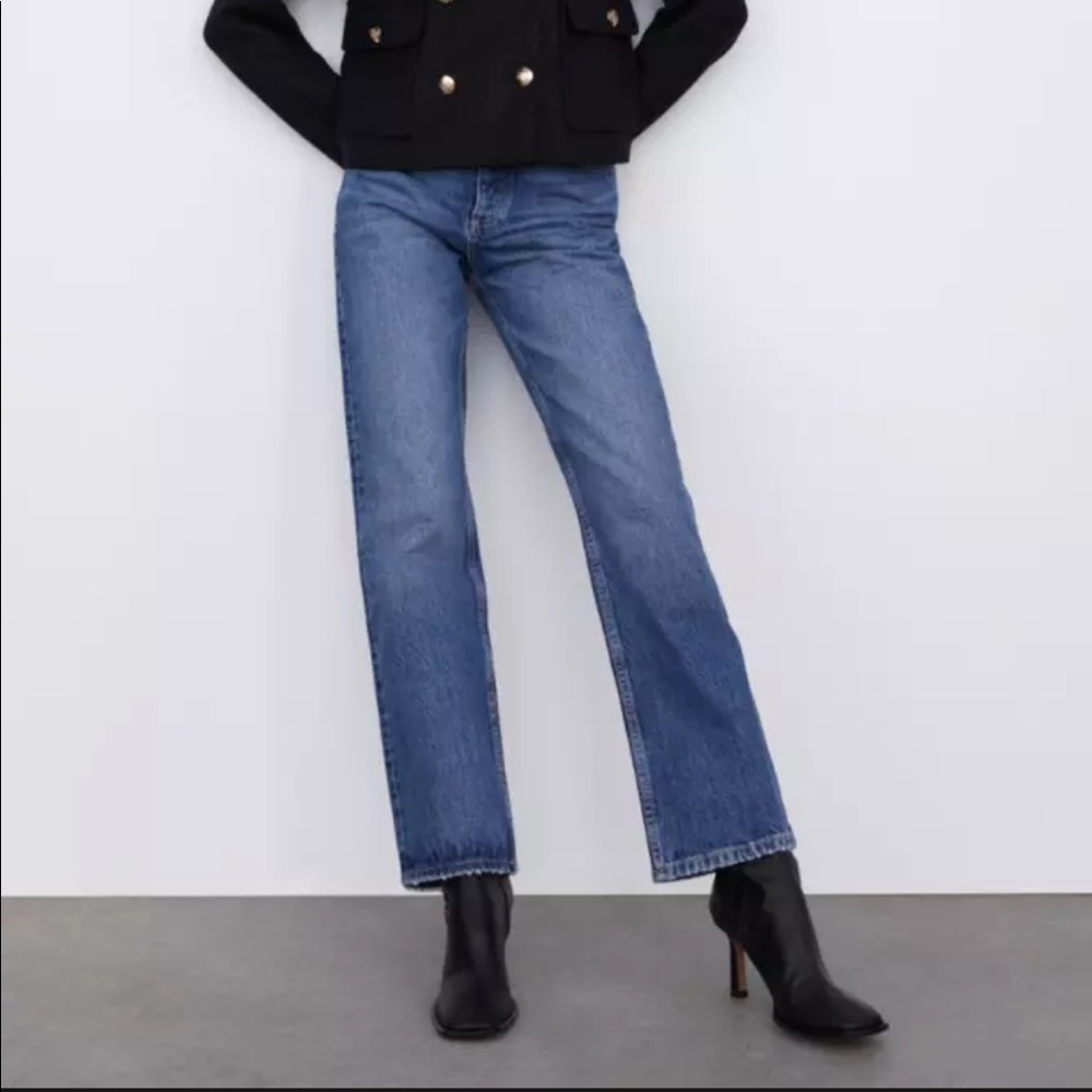 Zara high rise straight leg size 4 (waist 27) in medium wash